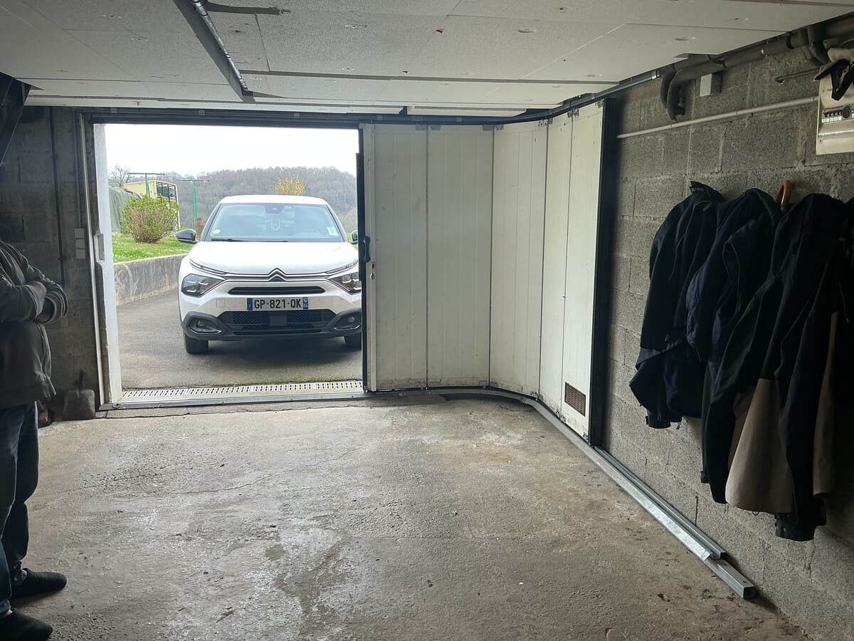 porte-de-garage-enroulable-pau-bearn-pays-basque-avant-particulier